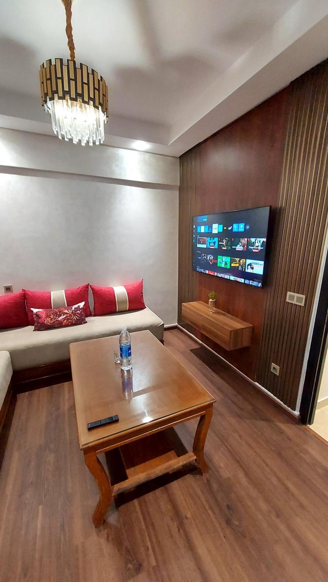 Luxury Downtown Apartment Of 80M2 In Front Of Hassan 2 Mosque And Sea From Family , Pour Famille , Interdit Couples Araabic Non Marie, Forbidden Unmarried Araabic Couples Basement Car Park 卡萨布兰卡 外观 照片