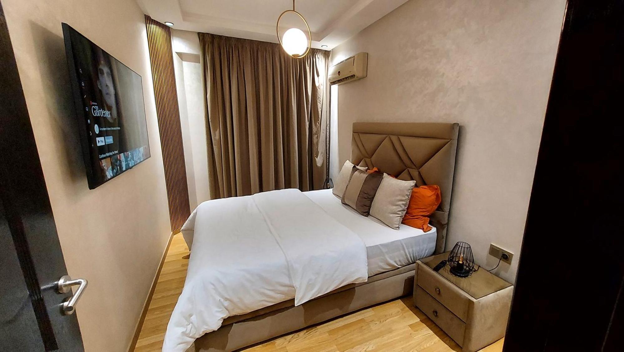 Luxury Downtown Apartment Of 80M2 In Front Of Hassan 2 Mosque And Sea From Family , Pour Famille , Interdit Couples Araabic Non Marie, Forbidden Unmarried Araabic Couples Basement Car Park 卡萨布兰卡 外观 照片